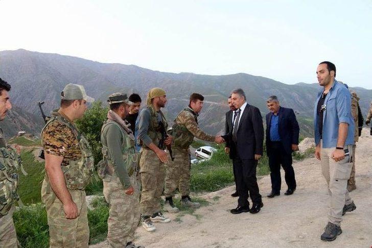 Vali Toprak, İftarını 1565 Rakımda Mehmetçikle Yaptı G5