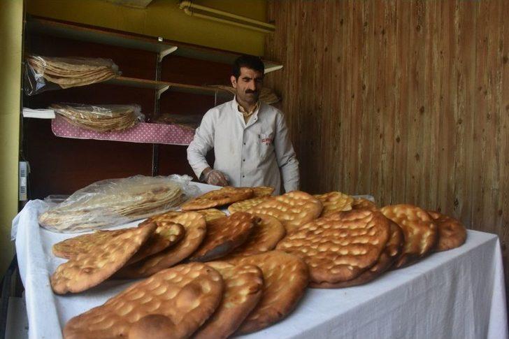 Karı-koca Sırt Sırta Verdi, Ekmeklerini Ekmekten Çıkarttı G1