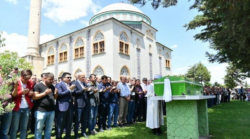 Kazada Hayatını Kaybeden Hasan Akg&uuml;m&uuml;ş Toprağa Verildi