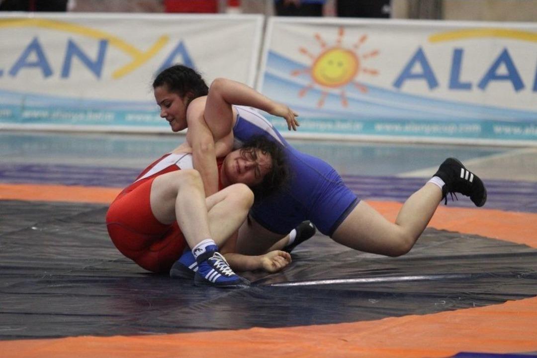 T&uuml;rkiye U23 Kadınlar G&uuml;reş Şampiyonası, Alanya&rsquo;da Başladı