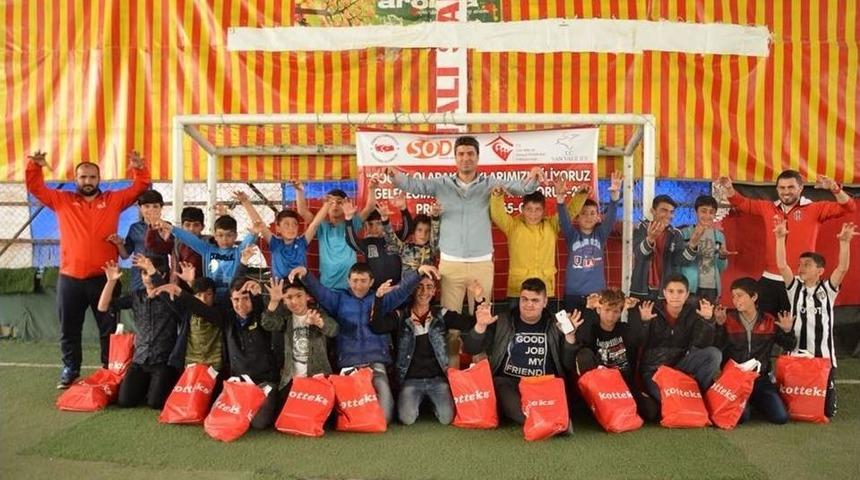 Asp, Sokakta &Ccedil;alıştırılan &Ccedil;ocuklara Y&ouml;nelik Futbol Kursu A&ccedil;tı