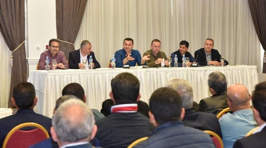 Y&uuml;cel, İstişare Toplantısında Muhtarlarla Bir Araya Geldi