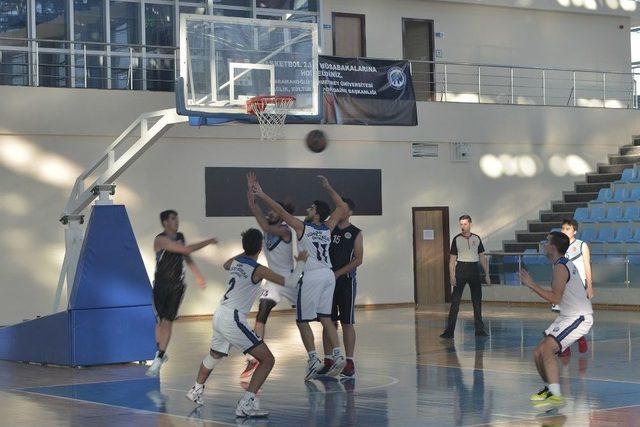 Karaman’da Üniversitelerarası Basketbol Turnuvası Başladı