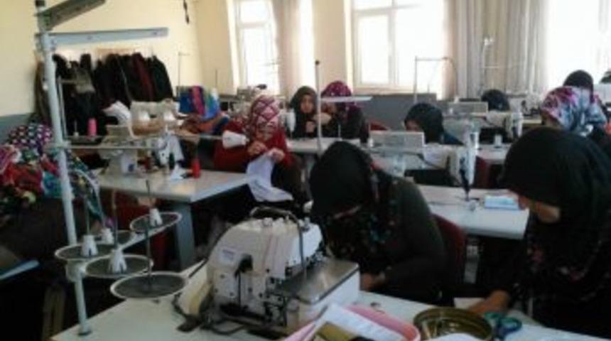 Altıntaş&rsquo;ta Elbise Dikim Kursu