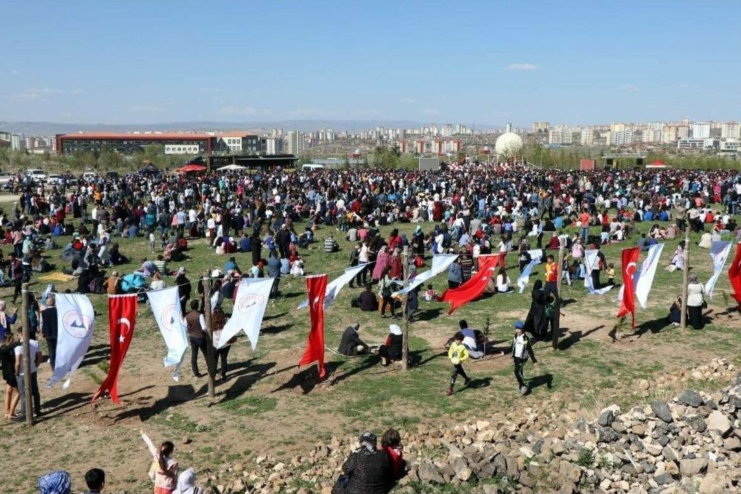 Kayseri&rsquo;de Solo T&uuml;rk Coşkusu