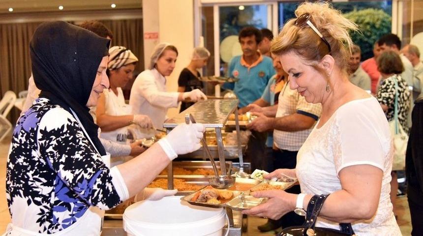 Başkan Yücel Vatandaşla İftar Yaptı