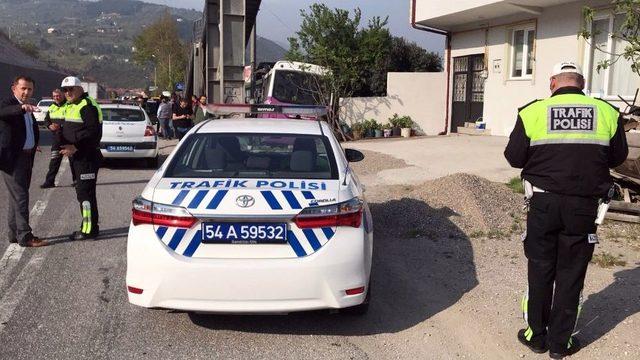 Sakarya’da Özel Halk Otobüsü Üst Geçidin Ayağına Çarptı: 16 Yaralı