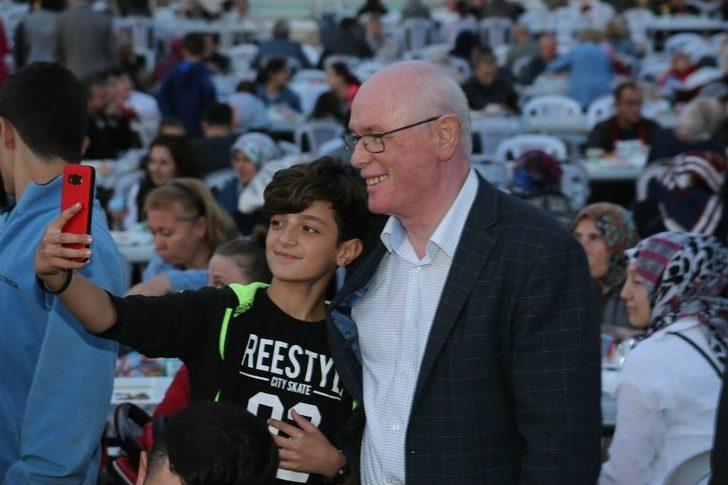 Osmangazi Mahallesi’nde 5 Bin Kişiyle İftar G3