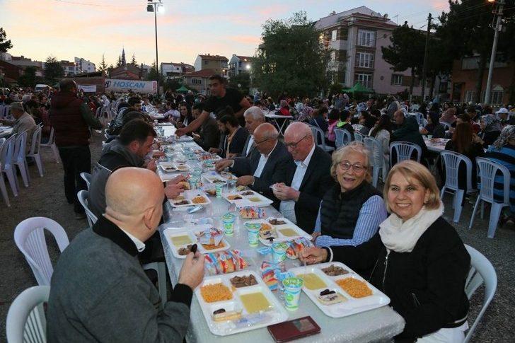 Osmangazi Mahallesi’nde 5 Bin Kişiyle İftar G4