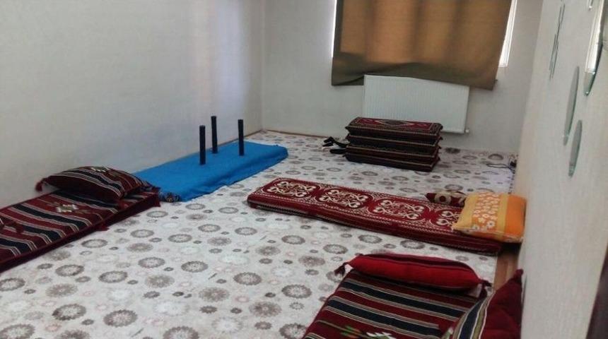 Merdiven Altı Muayenehaneye Operasyon: 3 G&ouml;zaltı