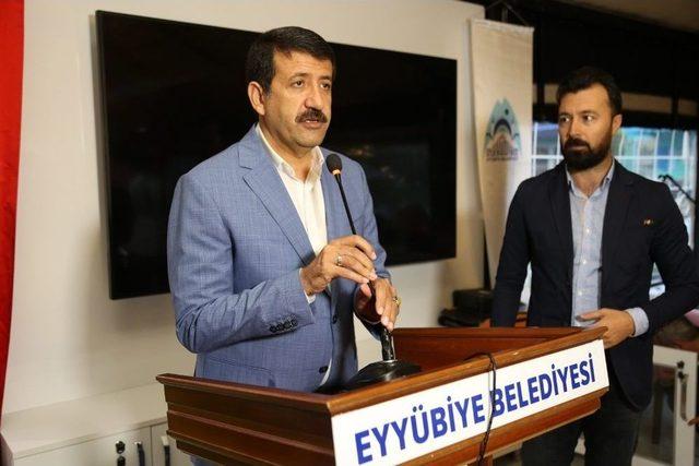 Yetimlere Bir İftar Da Eyyübiye Belediyesinden