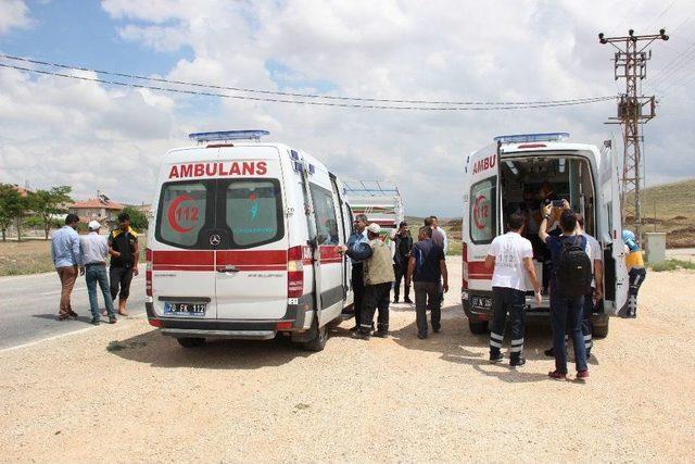 Karaman’da Kamyonetler Çarpıştı: 3 Yaralı