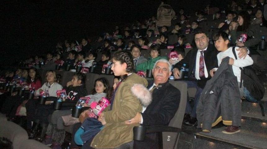 &Ouml;ğrenciler İlk Kez Sinemayla Buluştu