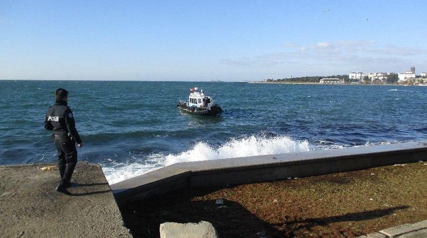 Kadık&ouml;y Sahilde Ceset Bulundu