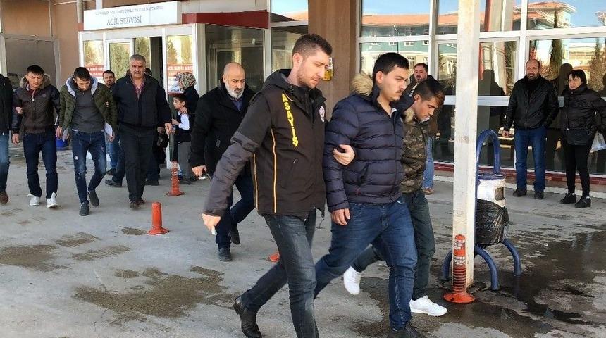 İş Vaadiyle Kandırdıkları Afganlıları Gasp Eden Ş&uuml;pheliler Tutuklandı