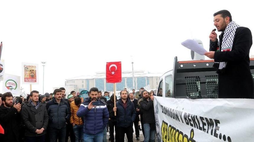 Aiçü’de Öğrencilerden Kudüs Protestosu