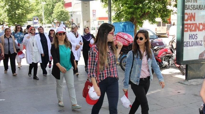 D&uuml;nya T&uuml;t&uuml;ns&uuml;z G&uuml;n&uuml; Kutlandı