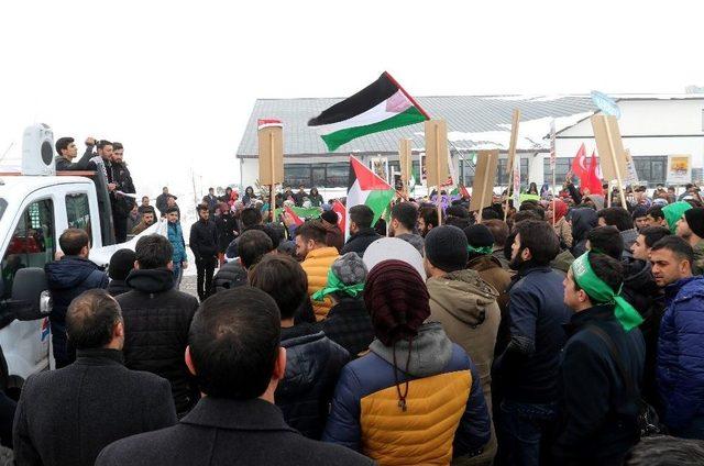 Aiçü’de Öğrencilerden Kudüs Protestosu