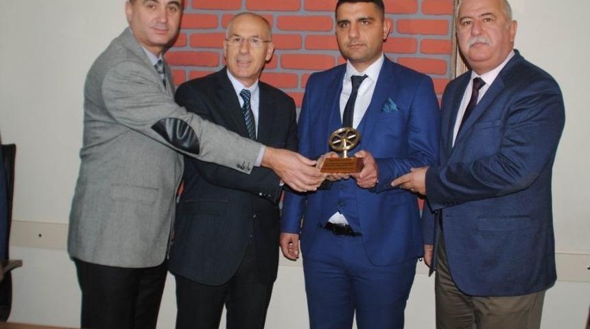 Tes-iş Şube Başkanı Aydın, Duyarlı Şoförün Ödülünü Verdi