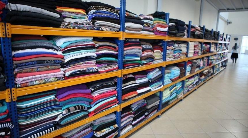 Hayır &Ccedil;arşısı, Hayır Dağıtmaya Devam Ediyor