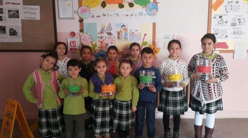 &Ouml;ğrencilerden Sınıflara Atık Pil Toplama Kutusu