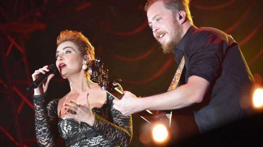 Sıla Yılbaşı Etkinliğinde Sahne Aldı