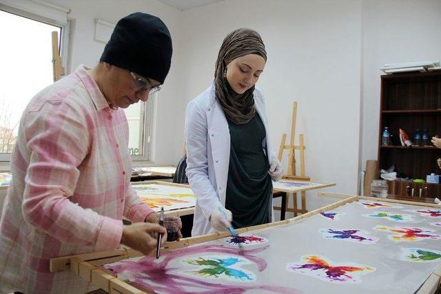 Samek’le İpek Kumaşlar Sanat Eserine Dönüşüyor
