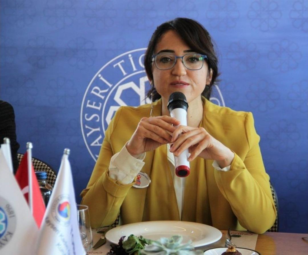 Kayseri Ticaret Odası Kadın Girişimcilere Business Card Dağıttı