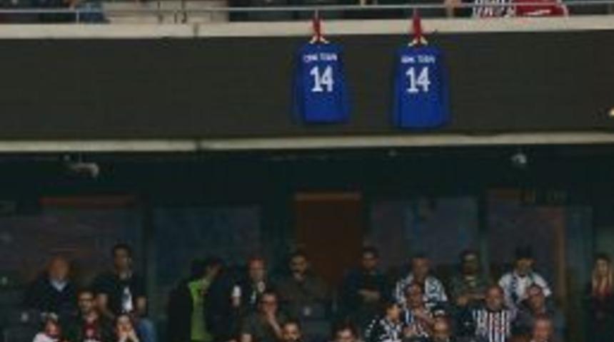 Vodafone Park&rsquo;a Cenk Tosun&rsquo;un Forması Asıldı