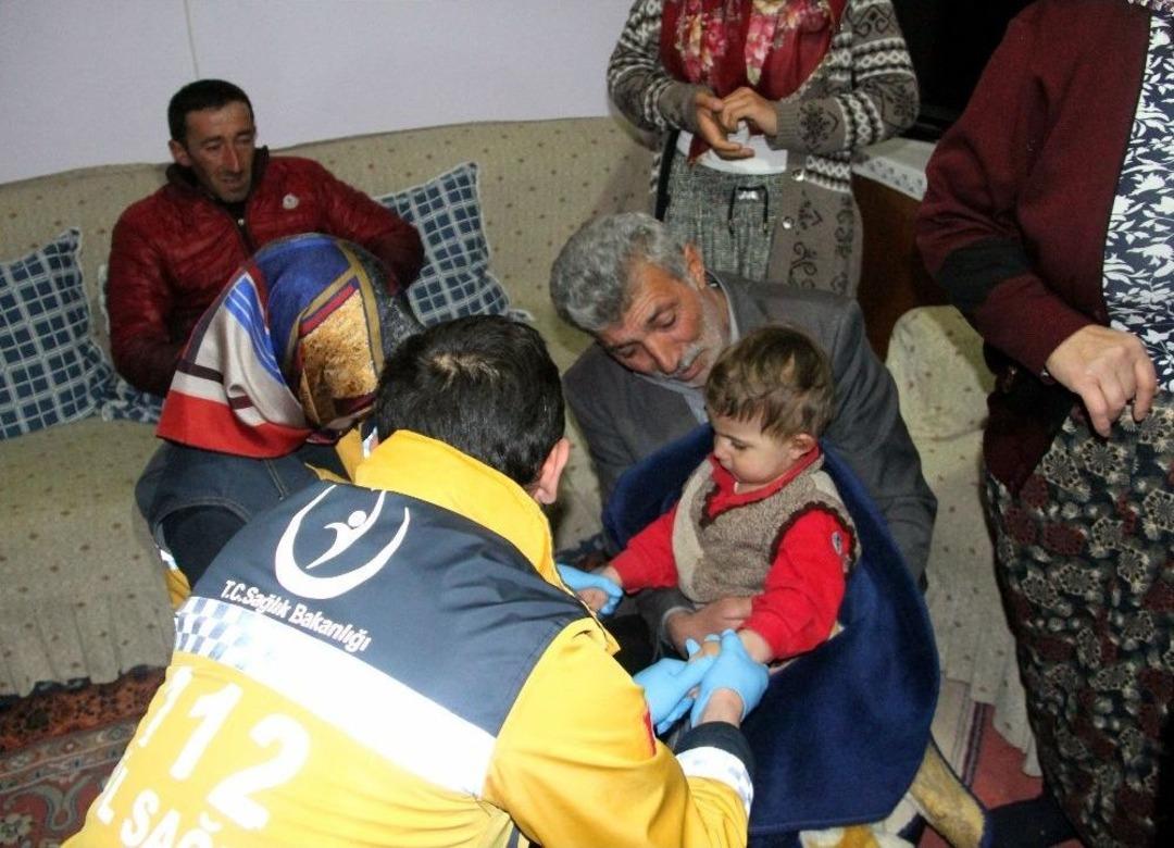 Ekipler Kayıp &Ccedil;ocuk İ&ccedil;in Seferber Oldu, 12 Saat Sonra Uyur Halde Bulundu