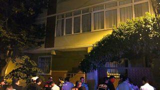 (özel) Sultanbeyli’de Mahalleli Çocuğu Taciz Ettiği İddia Edilen Şahıs Evini Bastı