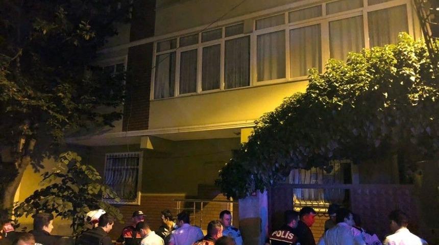 (özel) Sultanbeyli’de Mahalleli Çocuğu Taciz Ettiği İddia Edilen Şahıs Evini Bastı