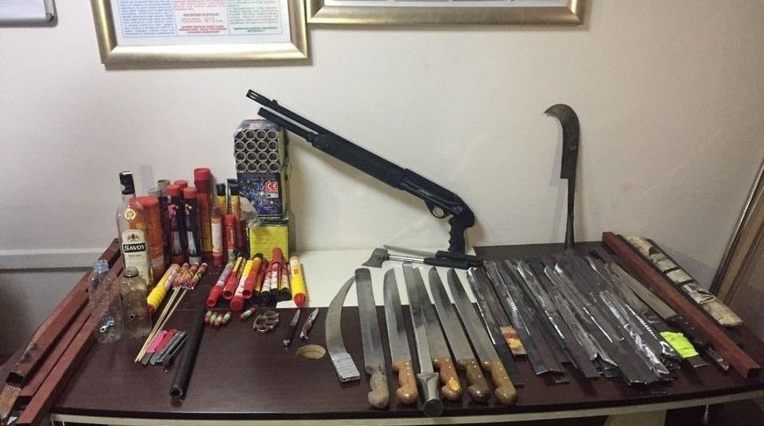 Göztepe Taraftarlarının Üzerinde Ele Geçirilenler Şoke Etti