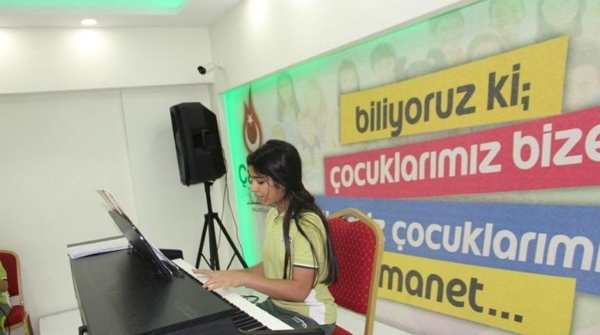 &Ccedil;amlıca Okullarında Piyano Ve Keman Dinletisi