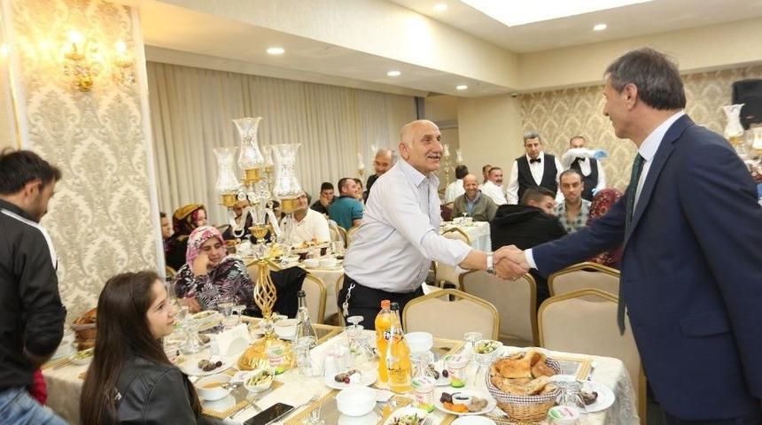 Serdivan Belediye Personeli İftarda Bir Araya Geldi