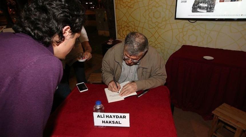 Kitap Sokağı&rsquo;nda Yazar Ali Haydar Haksal Okurlarıyla Buluştu