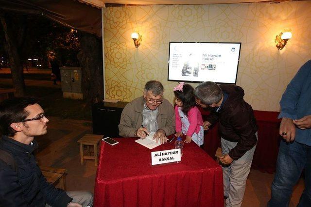 Kitap Sokağı’nda Yazar Ali Haydar Haksal Okurlarıyla Buluştu