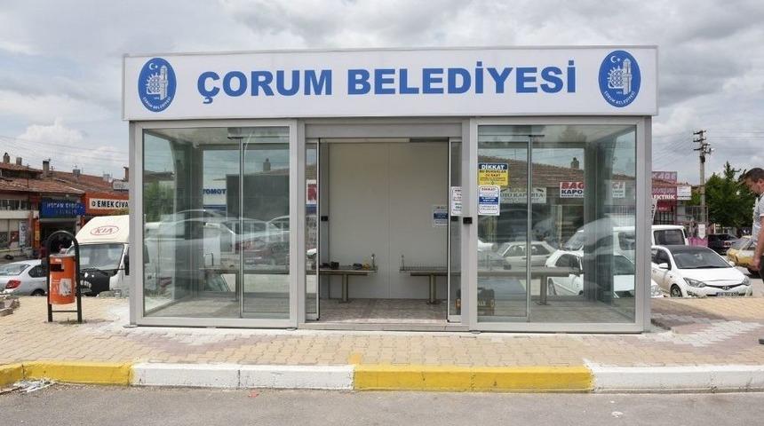 &Ccedil;orum&rsquo;da Otob&uuml;s Bekleyen Yolculara Klimalı Durak