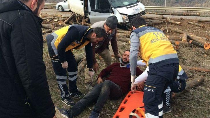 İşçi Servisi Yola Düşen Tomruklara Çarptı: 6 Yaralı G2