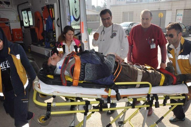 İşçi Servisi Yola Düşen Tomruklara Çarptı: 6 Yaralı G3