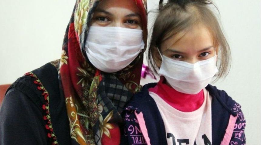 K&uuml;&ccedil;&uuml;k Nil&uuml;fer Kanser Olduğunu Bilmiyor