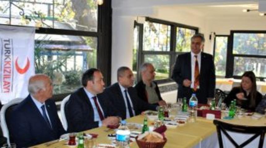 Kızılay Kan İ&ccedil;in Toplandı