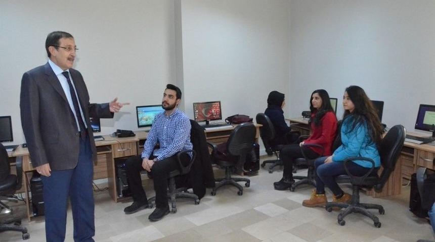 Paland&ouml;ken Belediyesi Recep Tayyip Erdoğan K&uuml;lt&uuml;r Ve Spor Kompleksi Adeta Okul Gibi