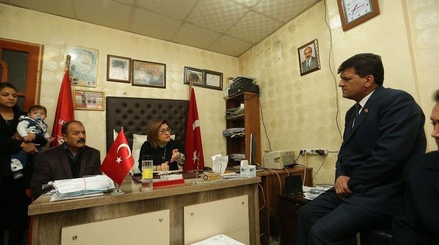 Mahalle Mahalle Gezerek Sorunları Dinliyor