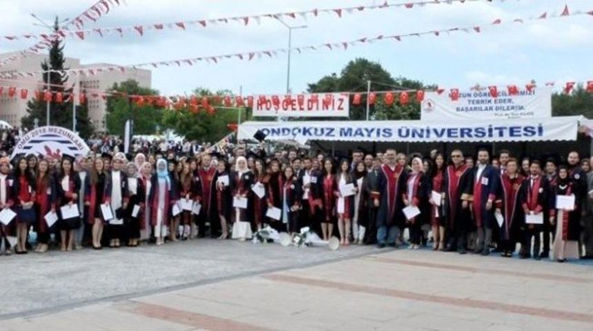 Fen-edebiyat Fak&uuml;ltesi Mezuniyet T&ouml;reninde Coştu