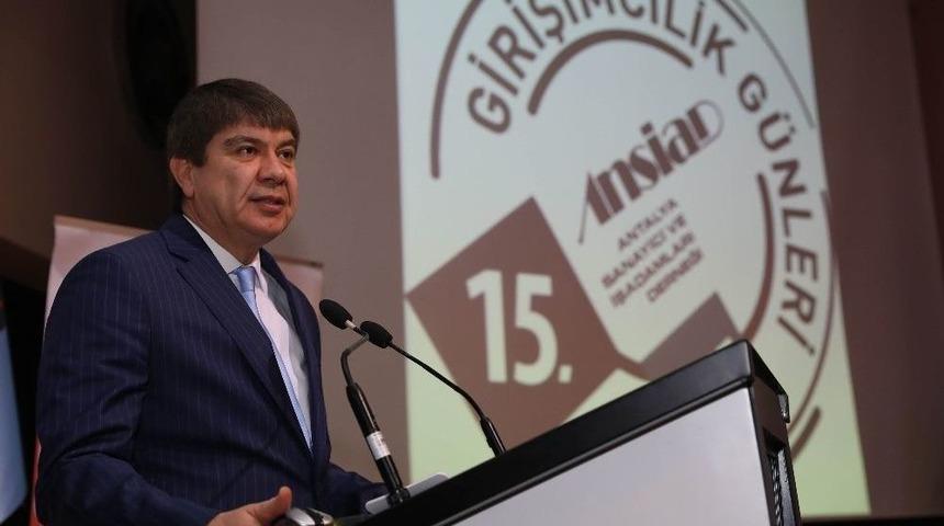 Başkan T&uuml;rel Girişimci Gen&ccedil;lere Seslendi