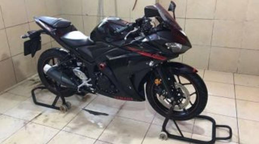 (&ouml;zel Haber) Kapalı Otoparktaki Motosikleti B&ouml;yle &Ccedil;aldılar