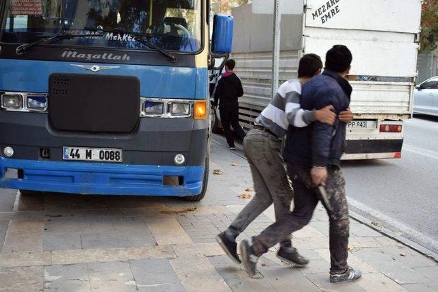 Trafik Kazası Bıçaklı Kavgaya Dönüştü