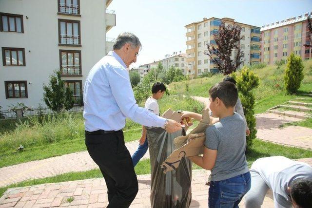 Başkan Yanılmaz, Çocuklarla Park Temizledi