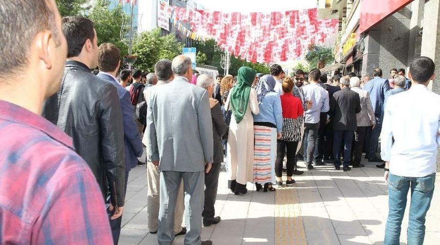 Van&rsquo;dan Cumhurbaşkanı Erdoğan&rsquo;ın Se&ccedil;im Kampanyasına Bağış Desteği